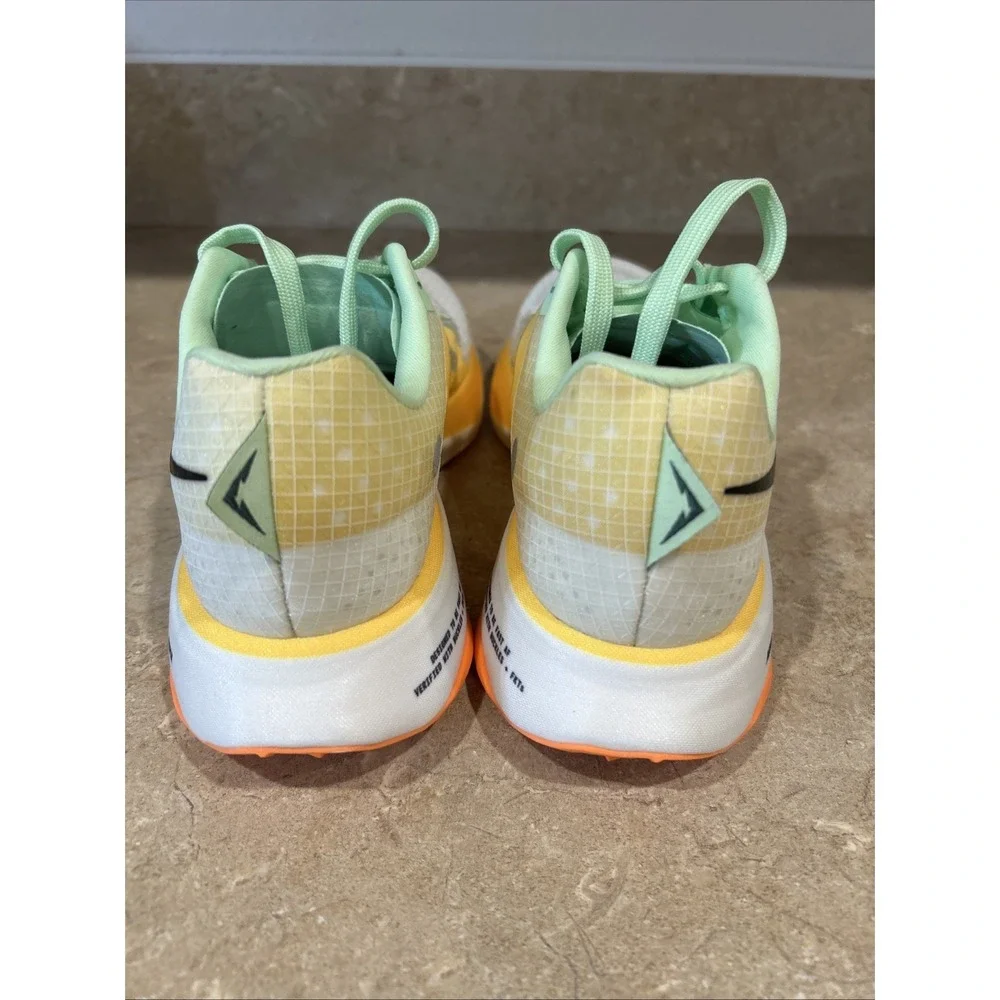 NEW Nike ZoomX Ultrafly Trail Racing Shoe - Vibram Flyplate Women 6 - DZ0489-102